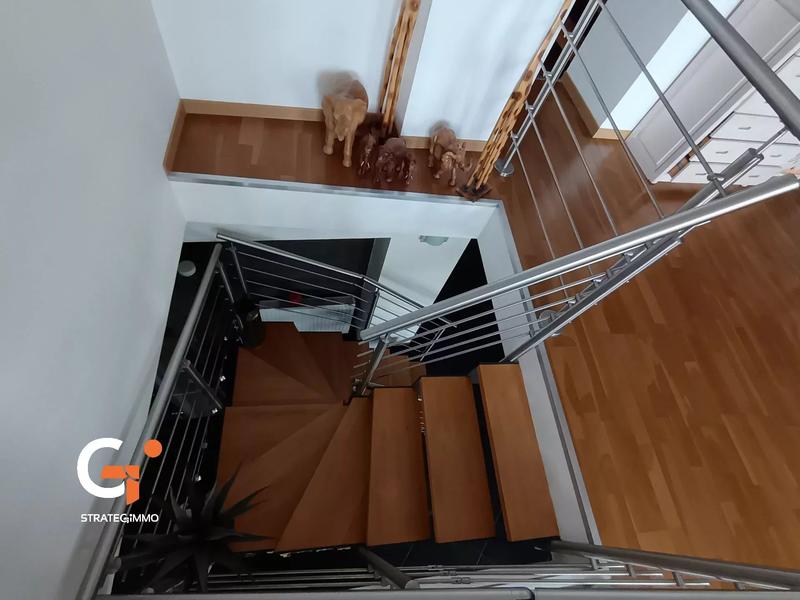 Maison - 195 m² - 8 pièces