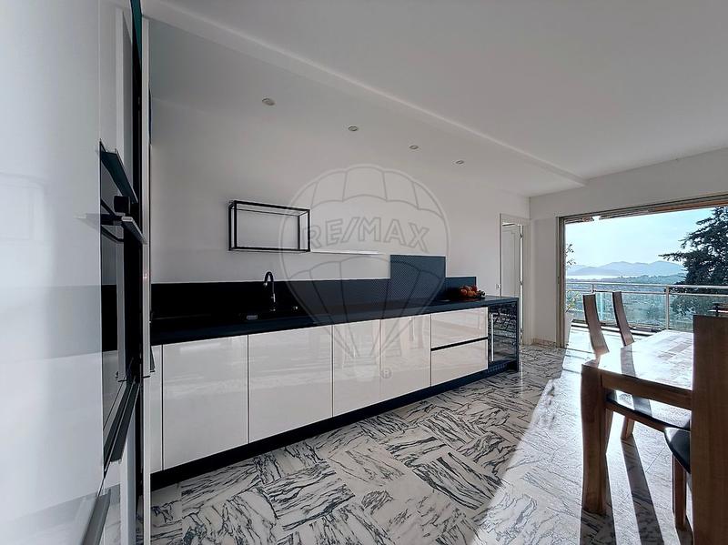 Appartement - 101 m² - 4 pièces