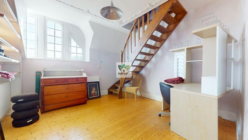 Maison - 460 m² - 15 pièces