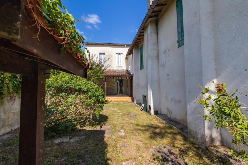 Maison - 201 m² - 7 pièces