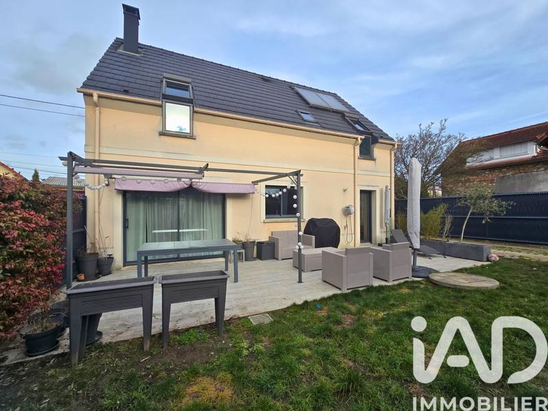 Maison - 93 m² - 5 pièces