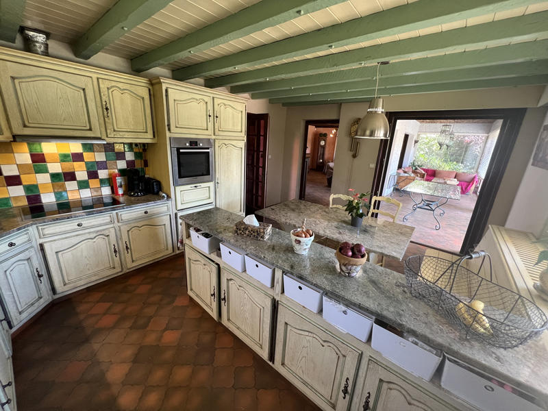 Maison - 237 m² - 8 pièces