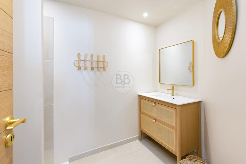 Appartement - 160 m² - 5 pièces