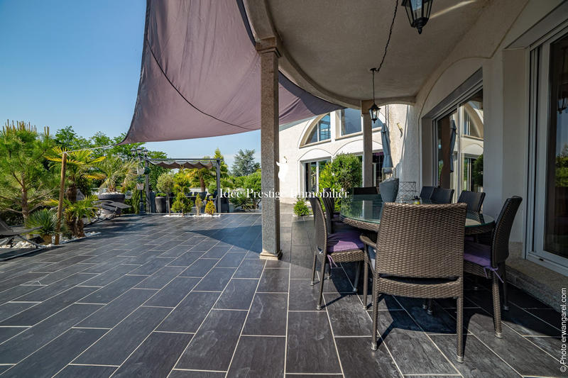 Maison contemporaine - 574 m² - 15 pièces