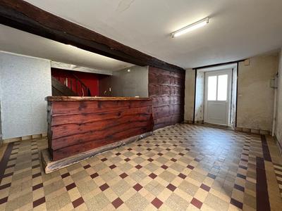 Maison - 224 m² - 7 pièces