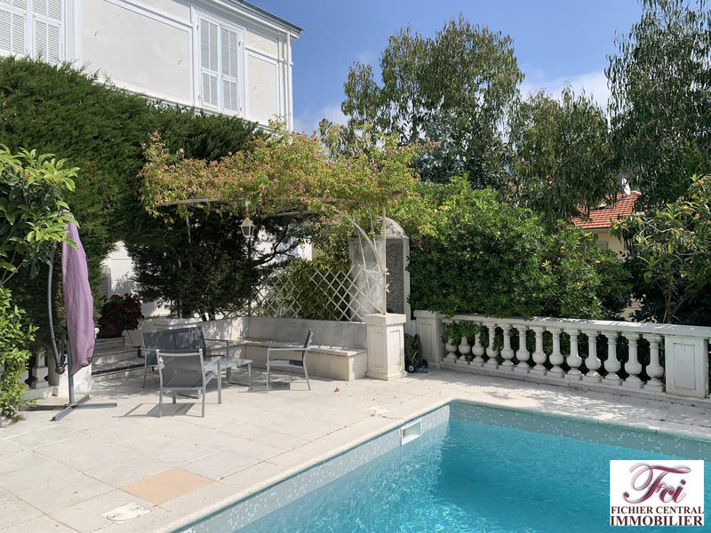 Villa - 310 m² - 11 pièces