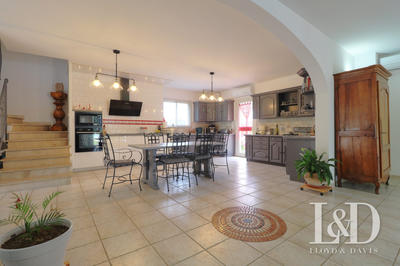 Maison - 239 m² - 8 pièces