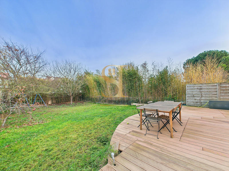 Maison - 211 m² - 9 pièces