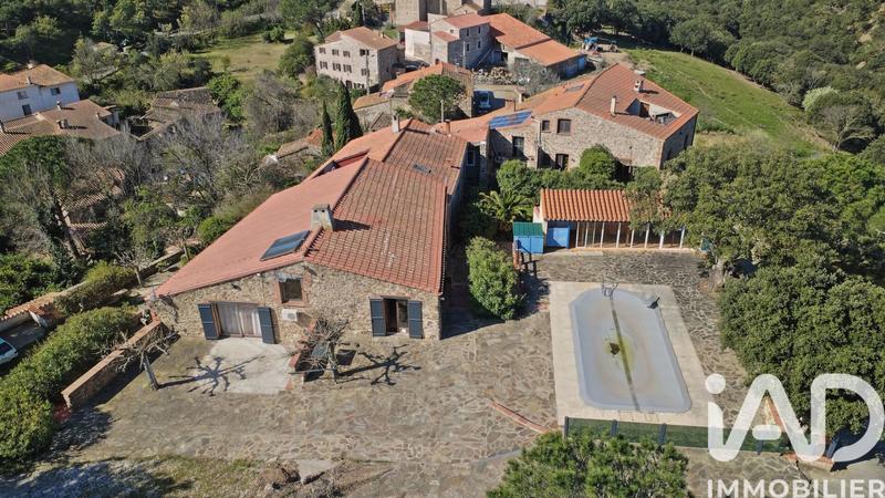 Maison - 275 m² - 10 pièces