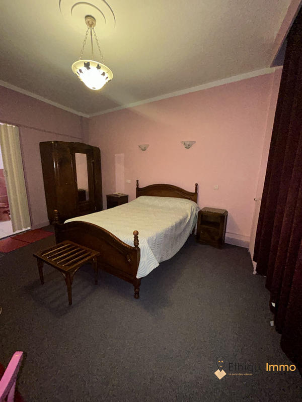 Maison - 700 m² - 17 pièces