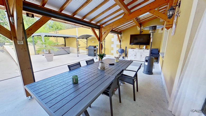 Maison - 218 m² - 7 pièces