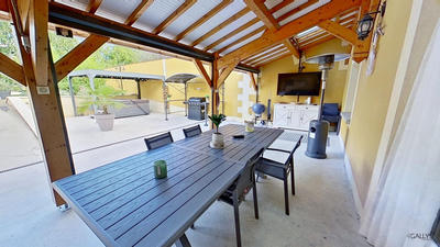 Maison - 218 m² - 7 pièces