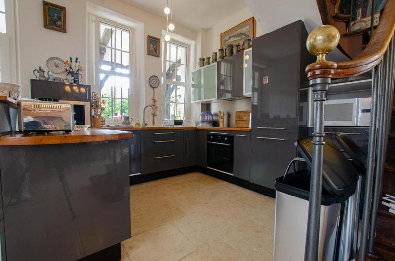 Demeure - 250 m² - 10 pièces