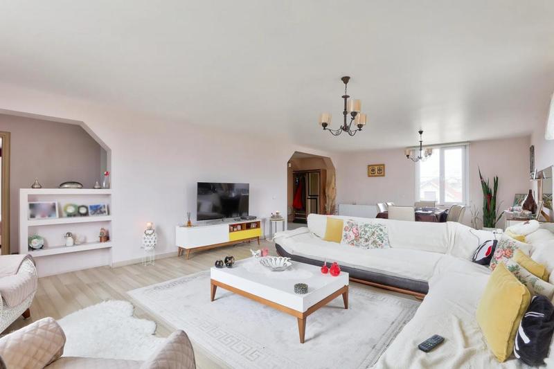 Maison - 301 m² - 12 pièces