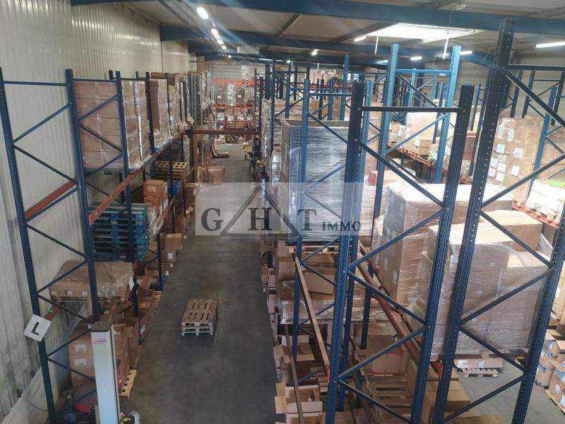 Entrepôt - 3 680 m²