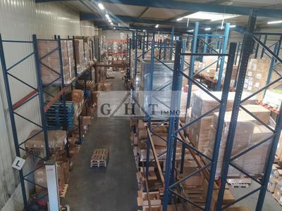 Entrepôt - 3 680 m²