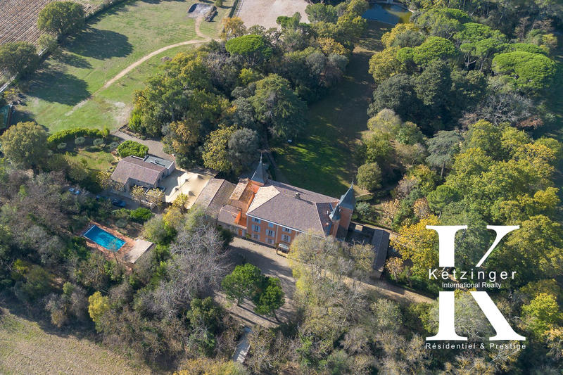 Château - 1 450 m² - 28 pièces