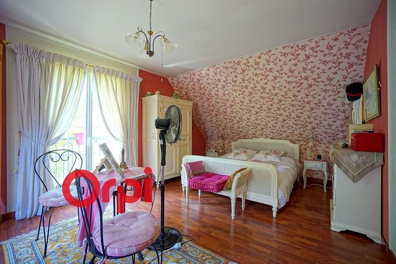 Maison - 220 m² - 9 pièces