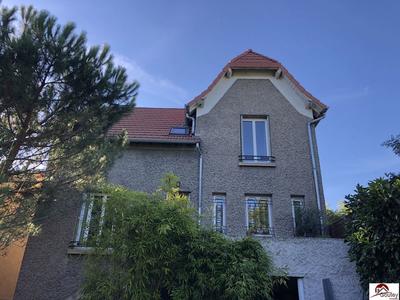 Maison traditionnelle - 134 m² - 5 pièces