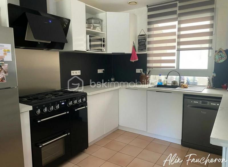 Maison traditionnelle - 145 m² - 5 pièces