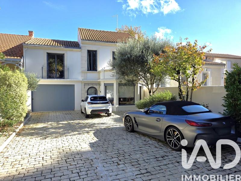 Maison - 210 m² - 7 pièces