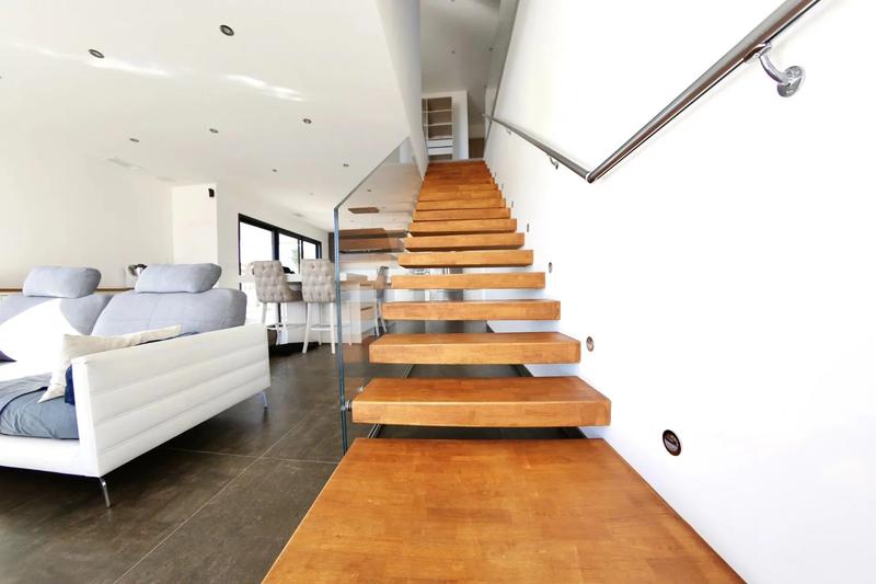 Maison - 235 m² - 6 pièces