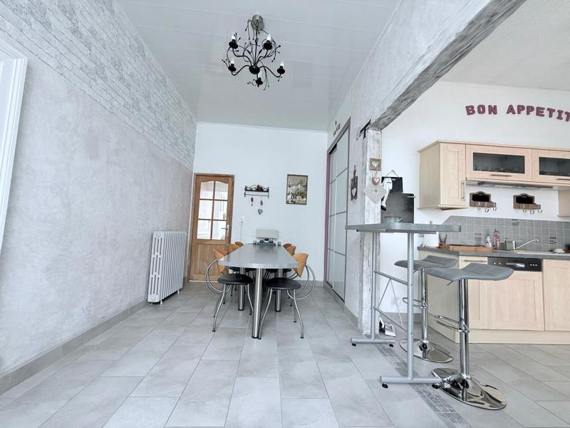 Maison - 210 m² - 6 pièces