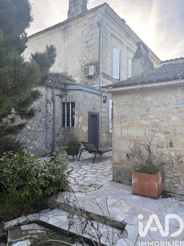 Maison - 340 m² - 12 pièces