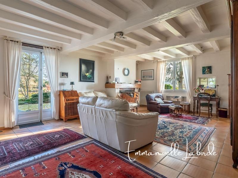 Propriété - 315 m² - 9 pièces