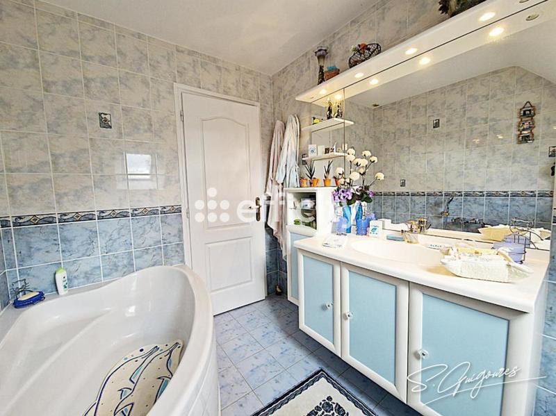 Pavillon - 165 m² - 6 pièces