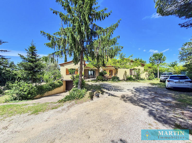 Villa - 185 m² - 9 pièces