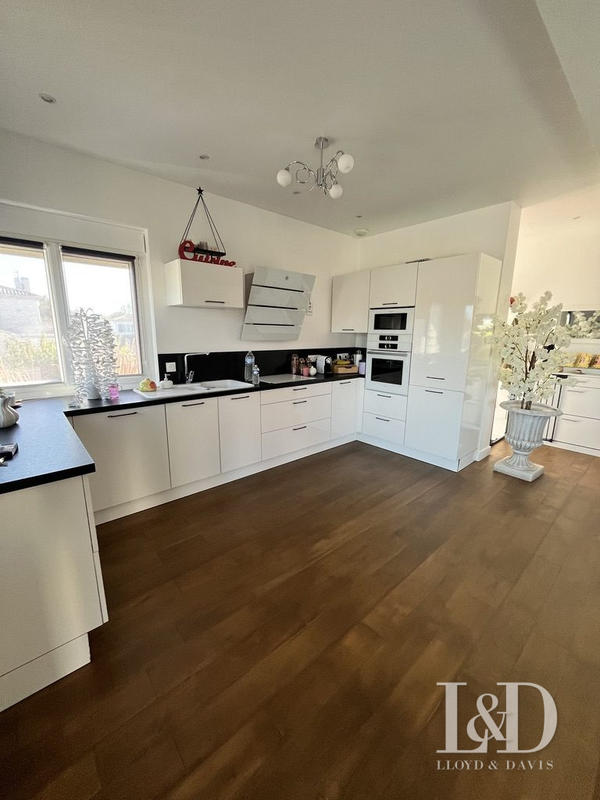 Maison contemporaine - 213 m² - 8 pièces