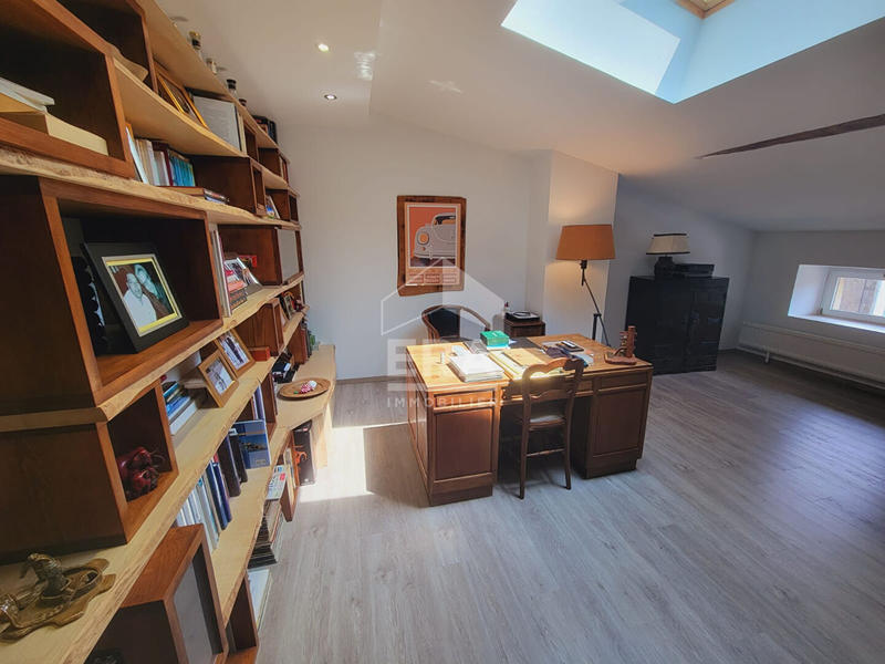 Maison - 326 m² - 7 pièces