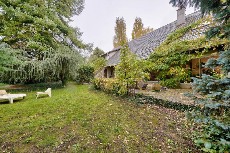 Demeure - 327 m² - 10 pièces