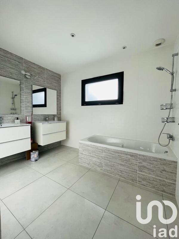 Maison - 122 m² - 4 pièces