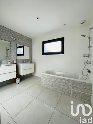 Maison - 122 m² - 4 pièces