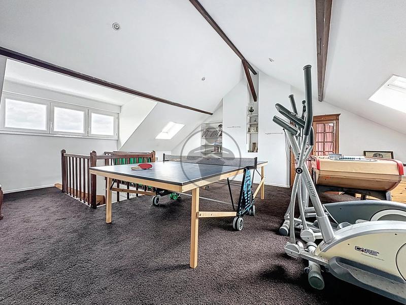 Maison - 280 m² - 9 pièces