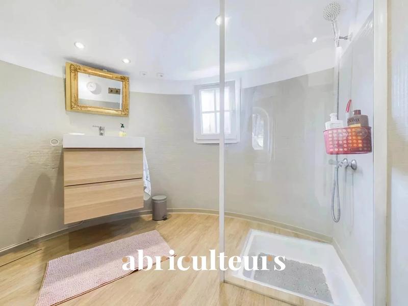 Maison - 235 m² - 8 pièces