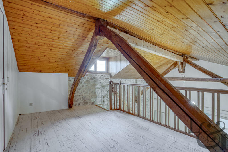 Maison - 170 m² - 9 pièces