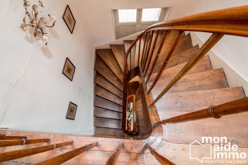 Maison - 230 m² - 10 pièces