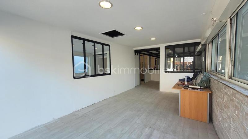 Local commercial - 140 m² - 6 pièces