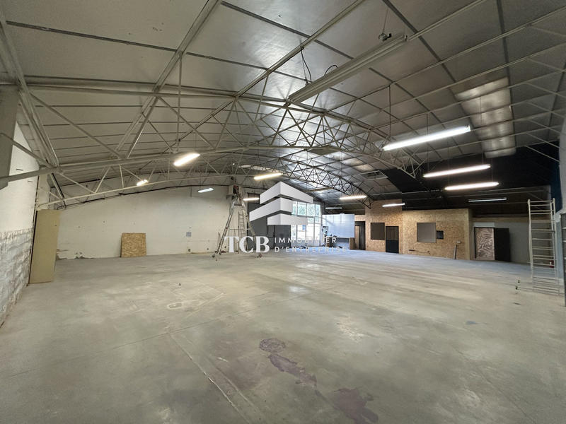 Local d'activités - 345 m²