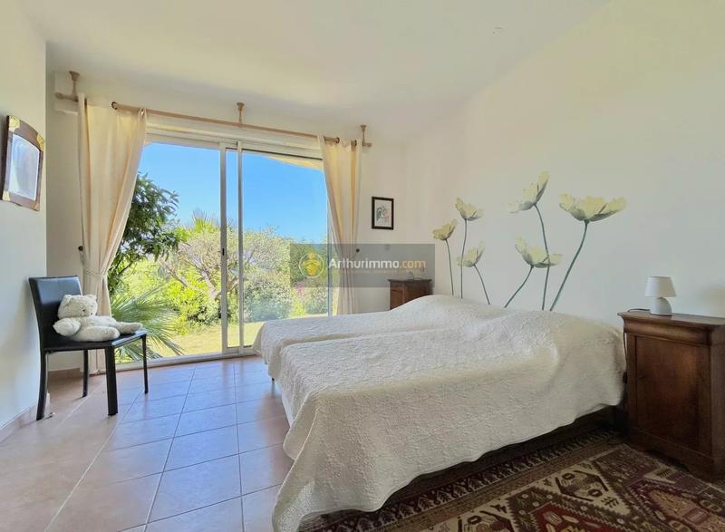 Maison - 215 m² - 7 pièces