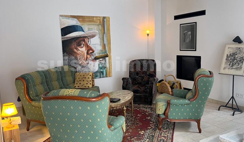 Maison - 275 m² - 9 pièces