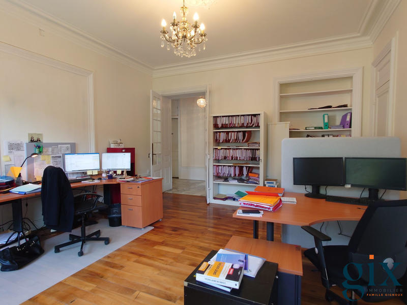 Appartement - 180 m² - 7 pièces