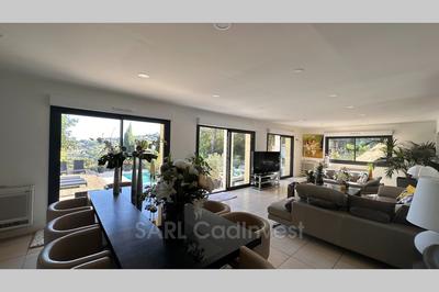 Maison - 380 m² - 8 pièces