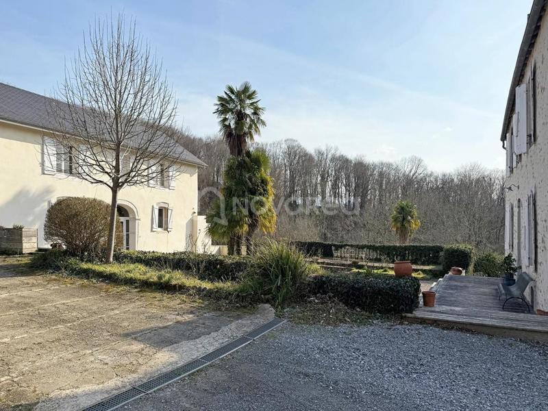 Propriété - 445 m² - 12 pièces