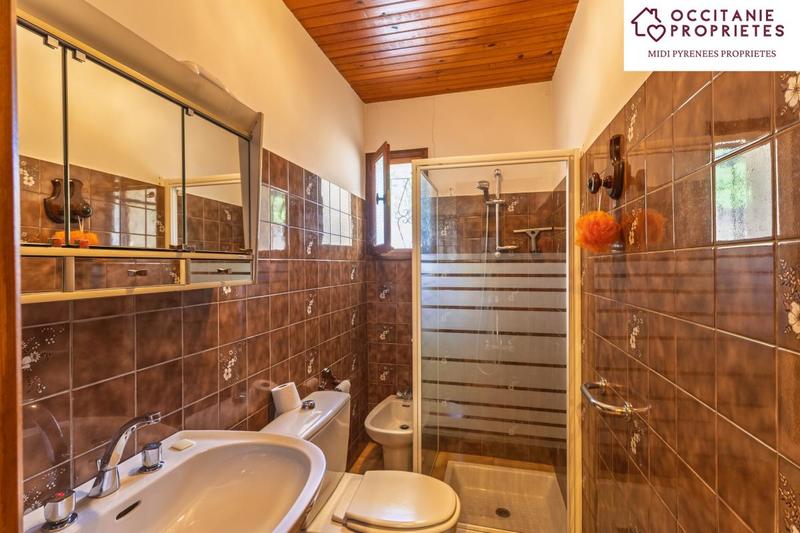 Propriété - 250 m² - 9 pièces