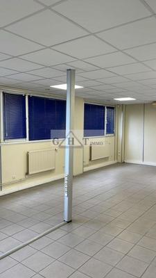 Entrepôt - 5 023 m²