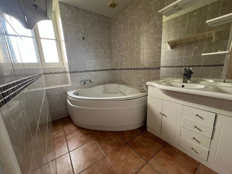 Maison - 252 m² - 11 pièces